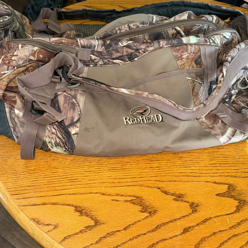 Redhead duffle bag with backpack straps